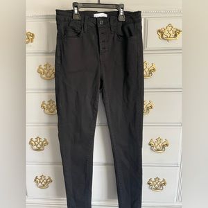 Black size 25 skinny jeans.